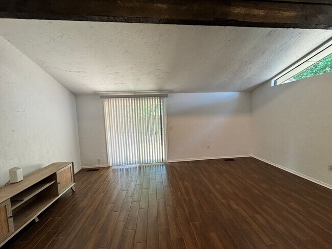 Building Photo - Charming and spacious with thoughtful updates! This 3 bed 2 bath feels new and trendy, schedule y...