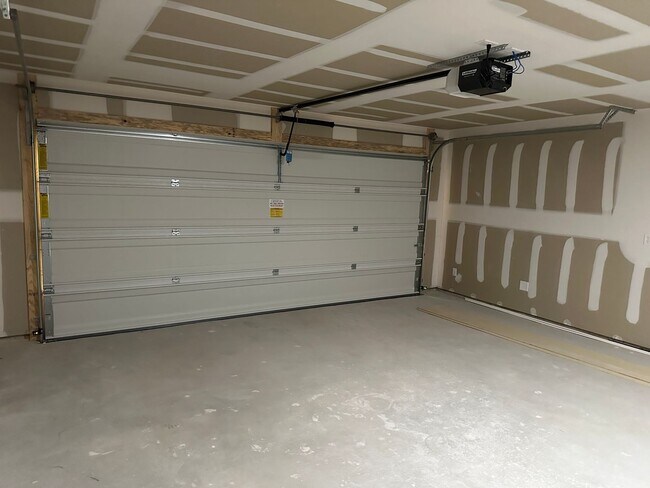 Building Photo - Bryan - 3 bedroom / 2 bath home in Bonham Trace neighborhood in North Bryan,