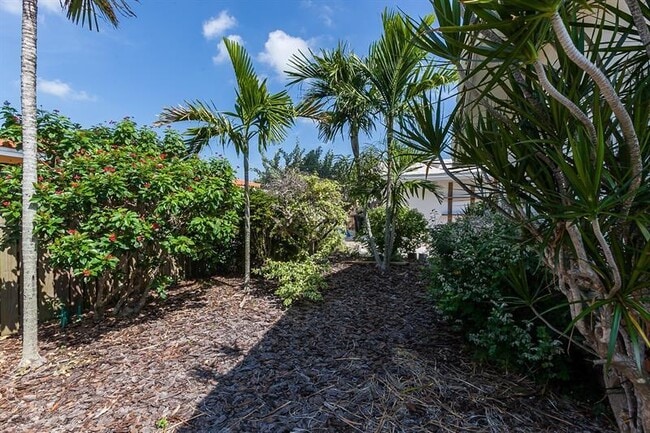 Building Photo - 2108 NE 44th St