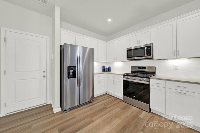 Building Photo - 8004 Whitegrove Rd