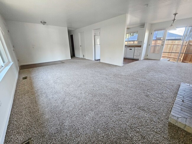 Building Photo - 9032 SW Monterey Pl