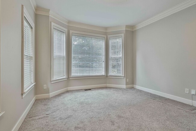 Building Photo - Luxury Millpond Manor Home in Starr’s Mill District!