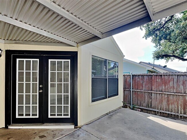 Building Photo - 1201 Hilburn Ct