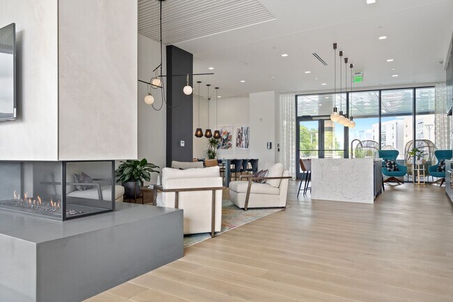 Building Photo - Premier Penthouse Suite at Seven 88 West Midtown-