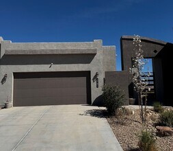 Building Photo - Newer 3 Bed / 2 Bath Home (Built 2024) in Los Lunas