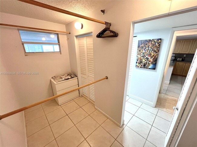 Building Photo - 1717 N Bayshore Dr