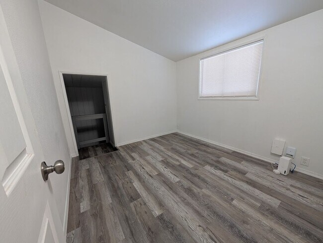Building Photo - Dog-Friendly Orofino House