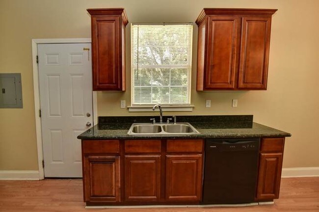 Building Photo - 719 42nd Ave