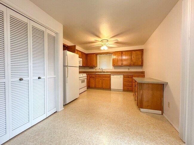 Building Photo - 2197-2203 Nomad Ct SE