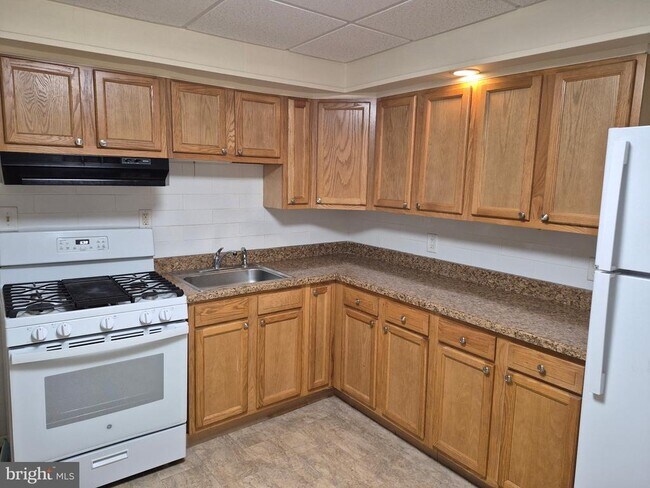 Primary Photo - 253 E Ettwein St