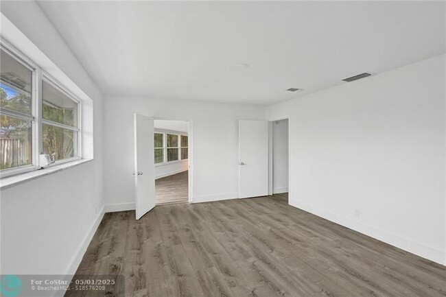 Building Photo - 5981 NE 22nd Way
