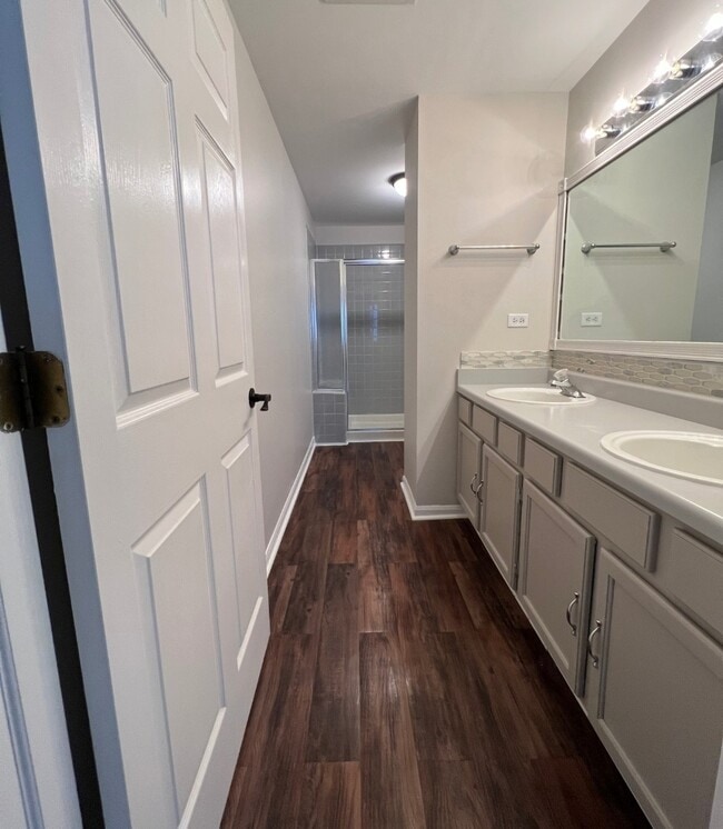 Building Photo - 7 Ashbury Ln E