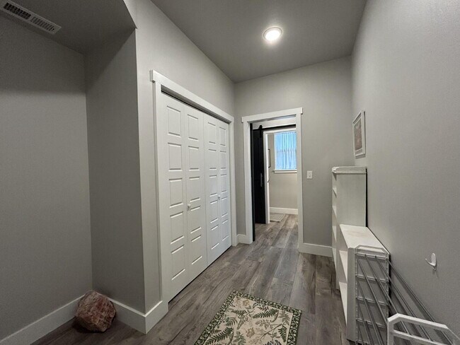 Building Photo - Beautiful Fully Furnished 3 Bed, 2.5 Bath Townhouse on Corner Lot