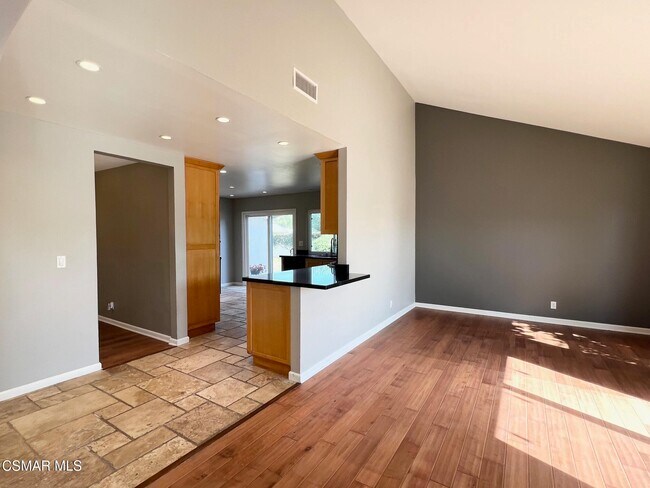 Building Photo - 3271 Rosehill Cir