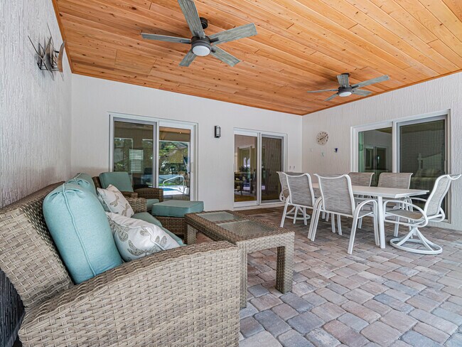 Building Photo - 9340 Frangipani Dr
