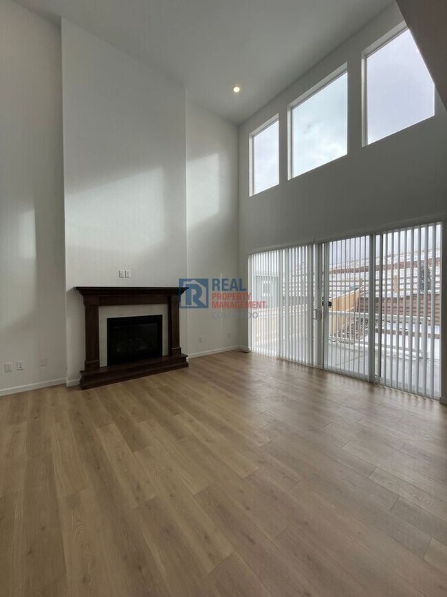 Building Photo - 16488 W 92nd Pl