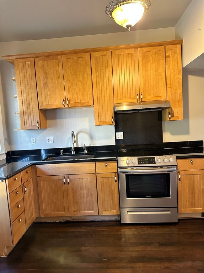 Building Photo - Classy Duplex in Desirable Tacoma area - Close to 6th ****COMING SOON***