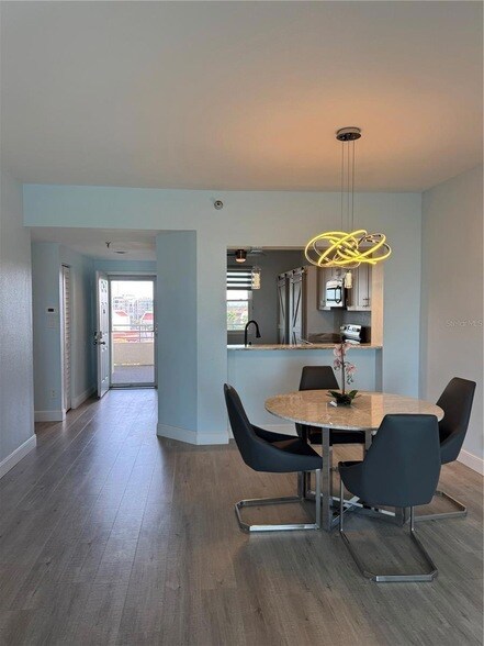 Building Photo - 7902 Sailboat Key Blvd S