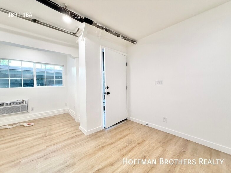 Building Photo - 838 Normandie Ave