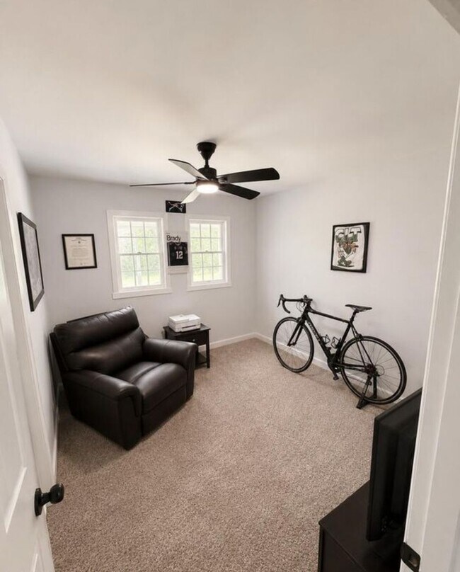 Building Photo - Available August 1! 4 Bedroom 2 Bathroom Ranch - Dogs Okay!