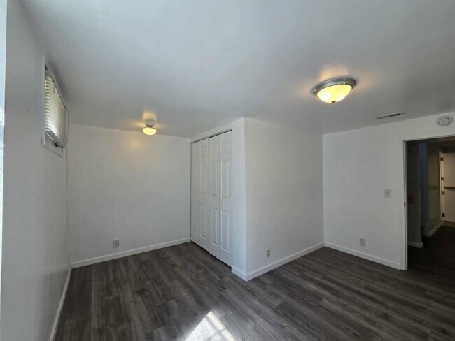 Building Photo - Low maintenance 3 bedroom!