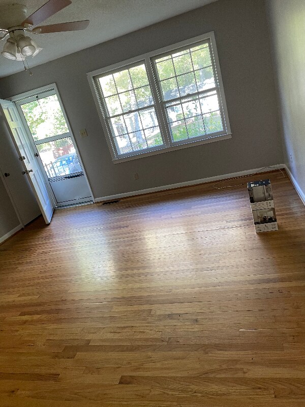 Building Photo - 304 Oak St