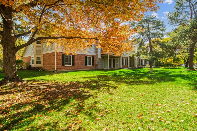 Building Photo - 1316 E Evergreen Dr