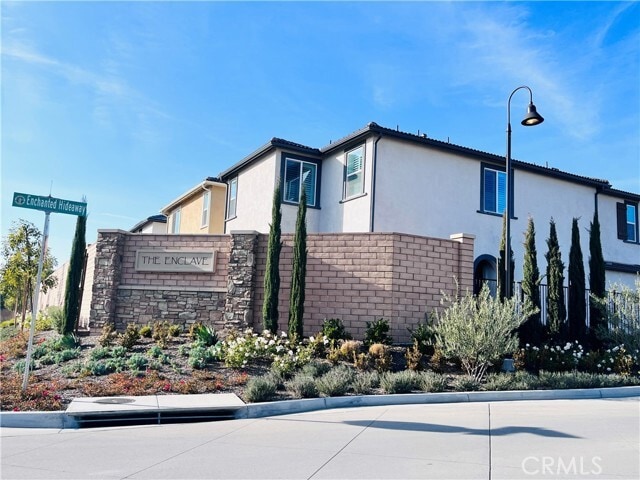 Building Photo - 2031 Divine Arroyo