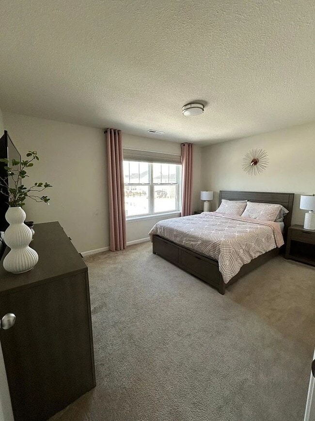 Building Photo - Awesome updated Plymouth home