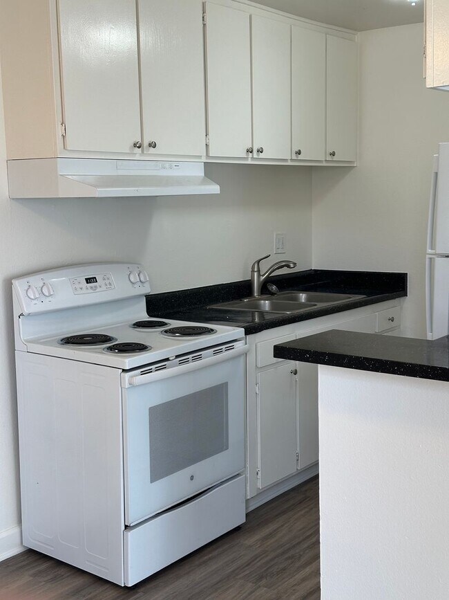 Building Photo - 7434 Mesa College Dr