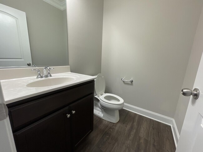 Building Photo - 833 Silver Leaf Dr