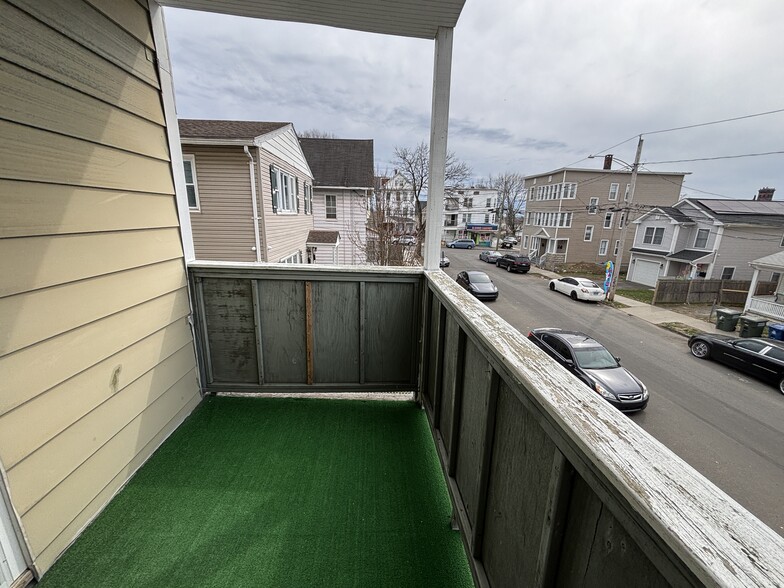 Building Photo - 182 Sheridan St