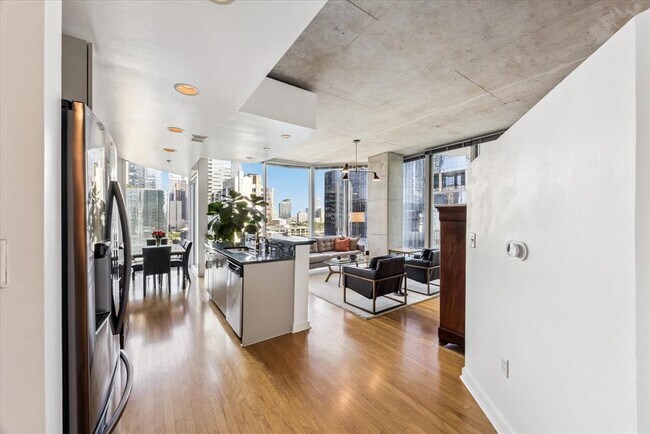 Building Photo - 360 Nueces St