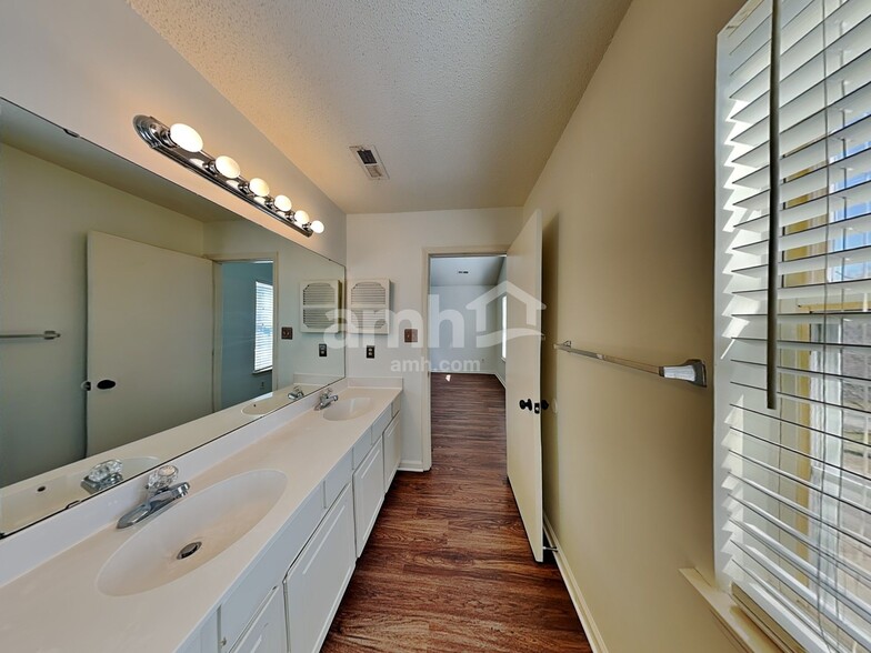 Building Photo - 9032 Little Hampton Pl