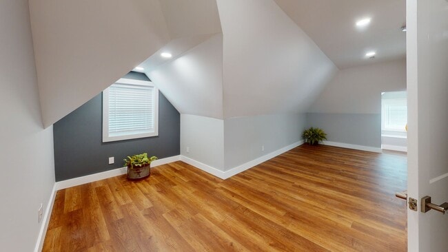 Building Photo - Spacious 10BR/10BA in Fort Sanders  – Perf...