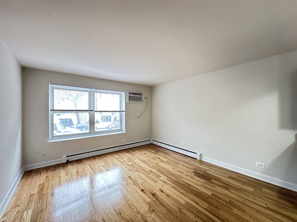 Building Photo - 6830 N Sheridan Rd