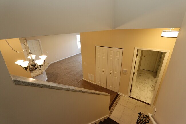 Building Photo - 3333 Stratford Ct