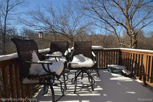 Building Photo - 42965 River Bend Dr