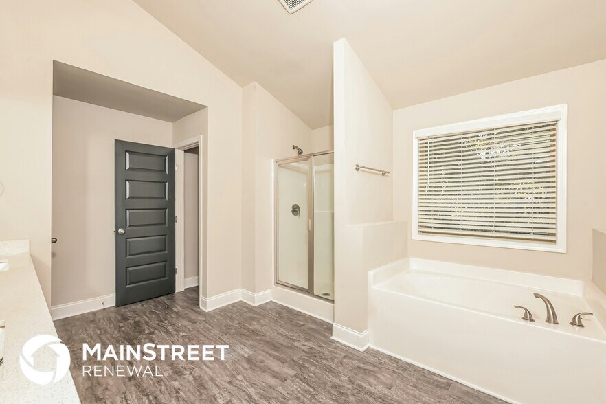 Building Photo - 747 Overlook Gln Dr