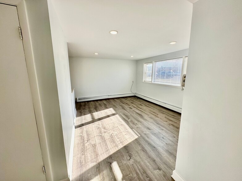 Building Photo - 37 W Conti Pky