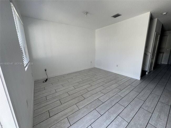 Building Photo - 1030 SE 23rd Terrace