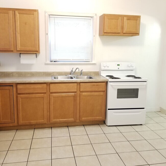Building Photo - AVAILABLE AUGUST- Beautiful 3 Bed, 1 Bath Home