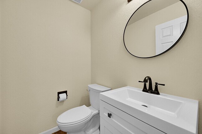 Building Photo - Northeast Colorado Springs House in Sierra...