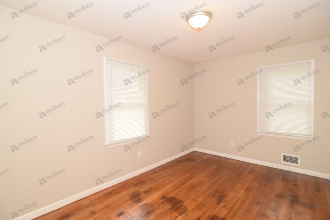 Building Photo - 3 Bed/2 Bath in Quiet Cul-de-Sac