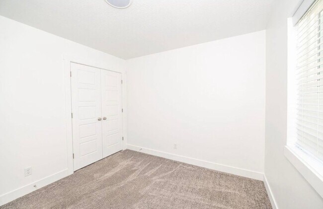 Building Photo - 46 W 460 N