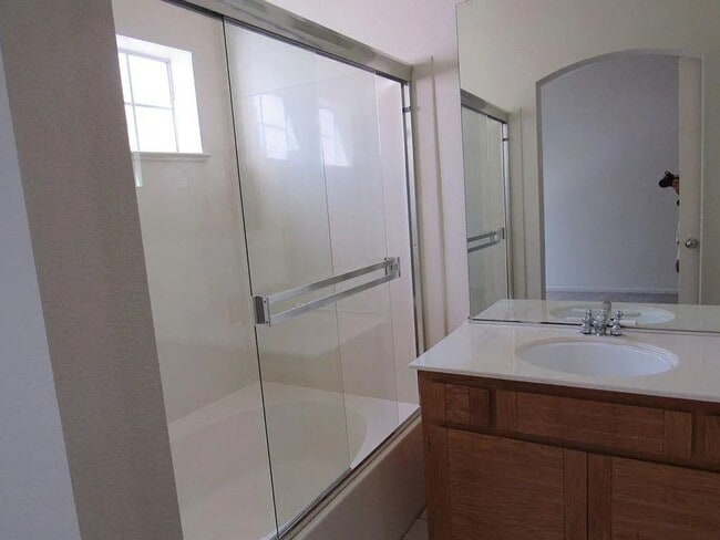 Building Photo - 1480 Los Buellis Way