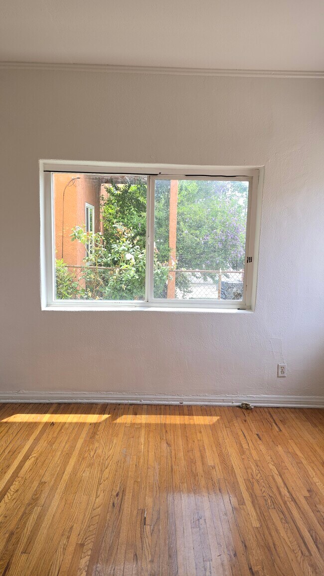 Building Photo - 2621 Wellington Rd