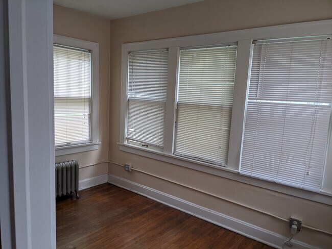 Building Photo - 1300 Rockhurst Rd