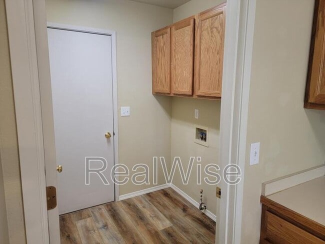 Building Photo - 2080 NE Chanel Ct