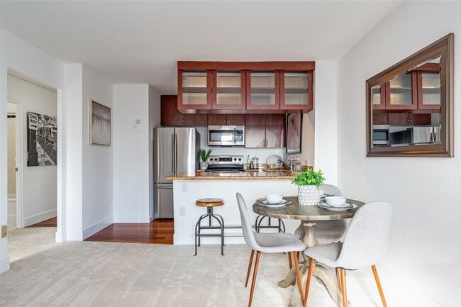 Building Photo - 1105 Spring St